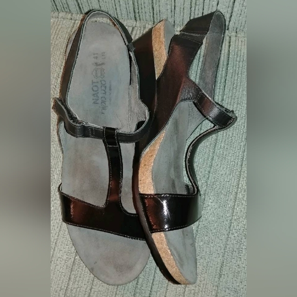 Naot Unicorn leather t-strap sandals - Picture 5 of 9